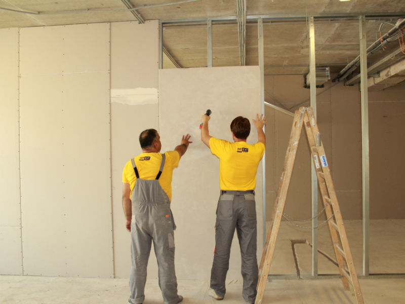 Installation of plasterboard partitions