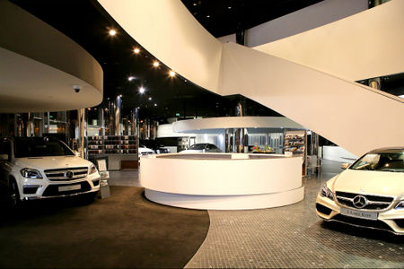 Автосалон Mercedes-Benz