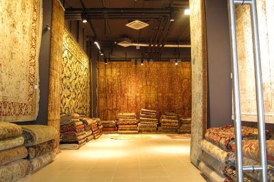 Компанией «Инт-Экст» завершена отделка магазина ООО «Галерея ковров Хериз» в торгово-офисном центре «Неглинная плаза»