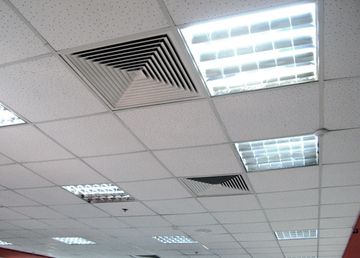 Использование подвесных потолков в офисе: преимущества и недостатки